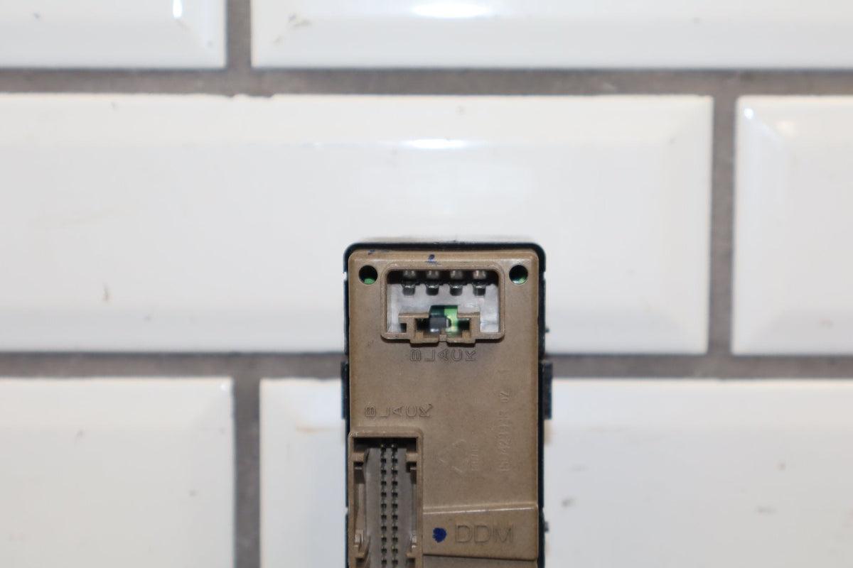 2003-2007 Hummer H2- Left Front Window Switch