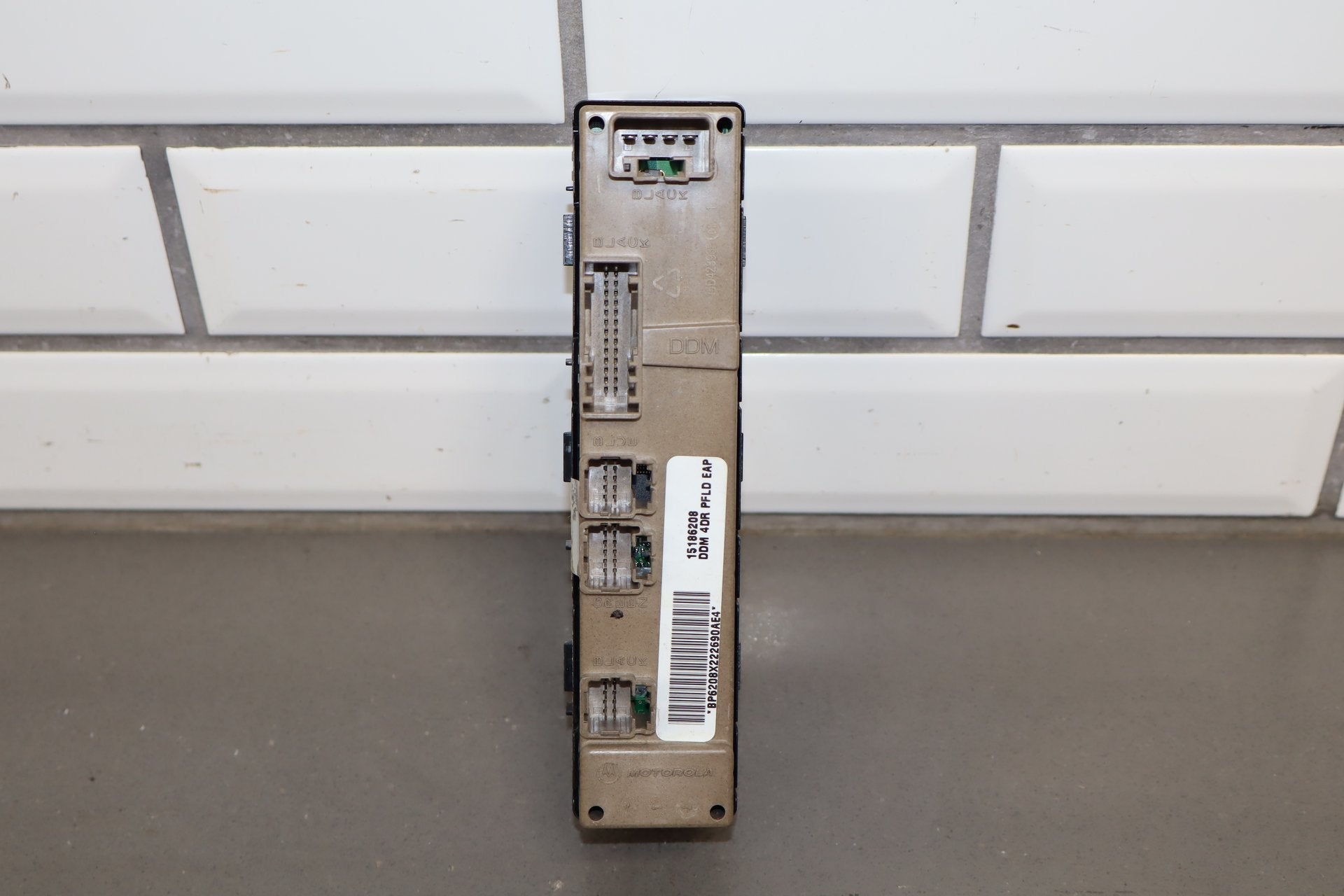 2003-2007 Hummer H2- Left Front Window Switch
