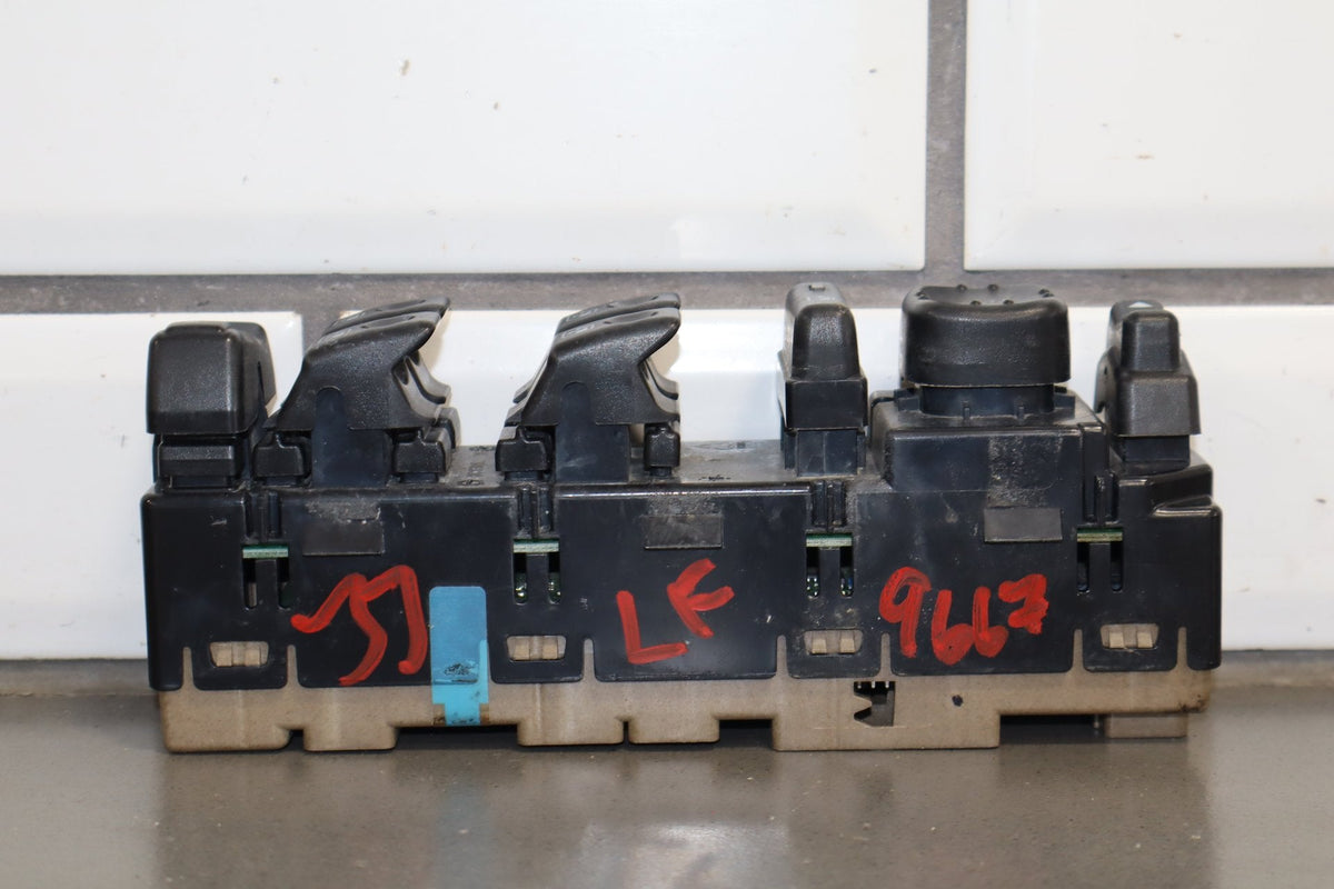 2003-2007 Hummer H2- Left Front Window Switch