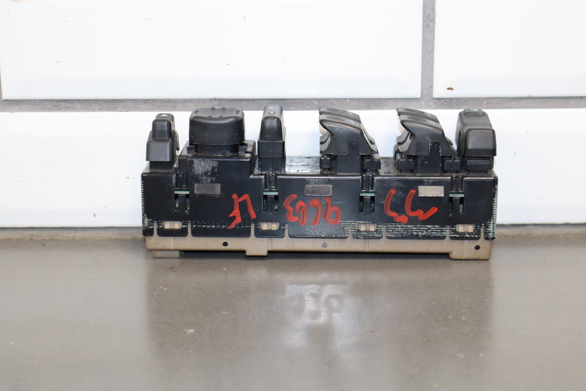 2003-2007 Hummer H2- Left Front Window Switch