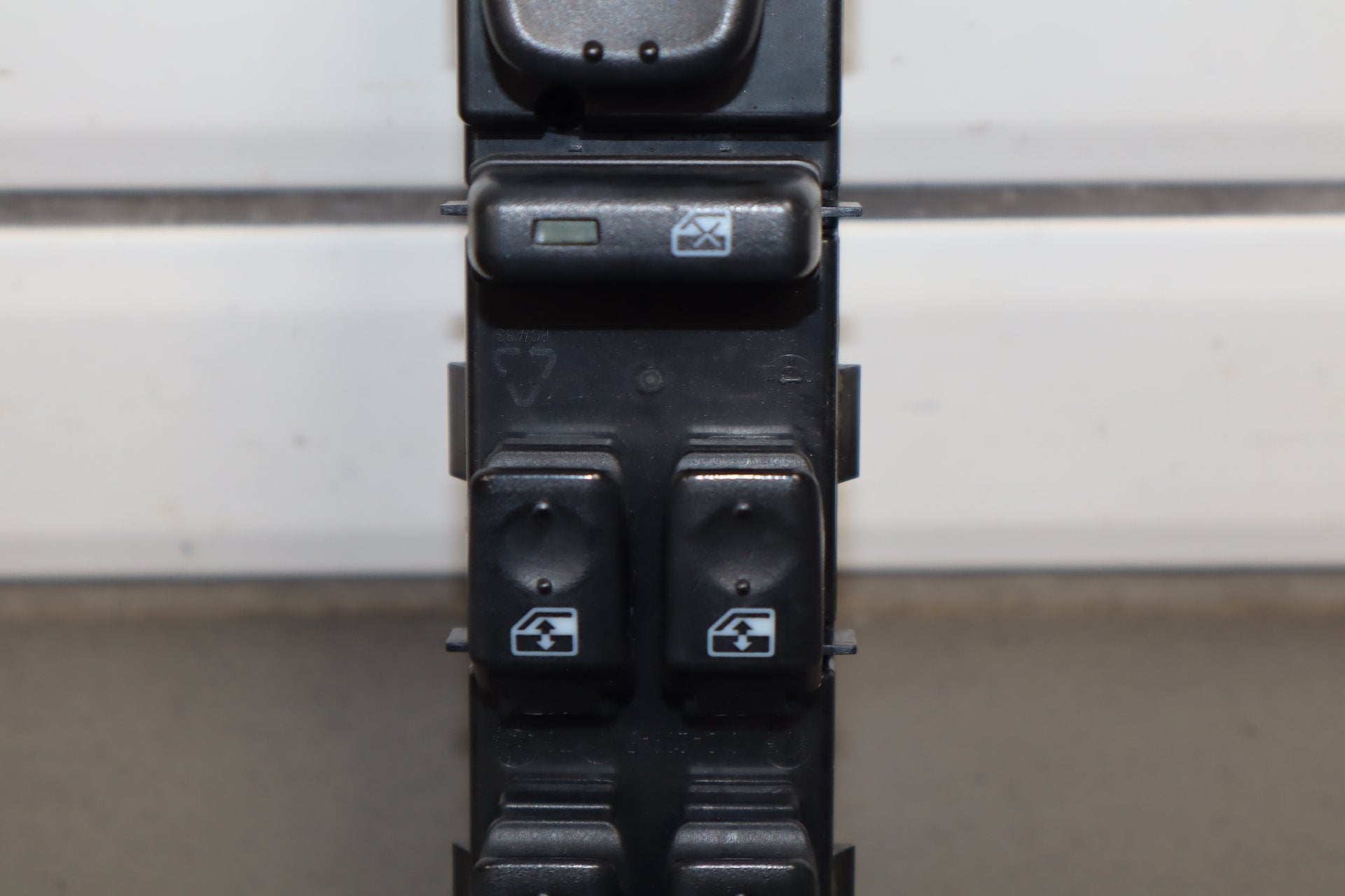 2003-2007 Hummer H2- Left Front Window Switch