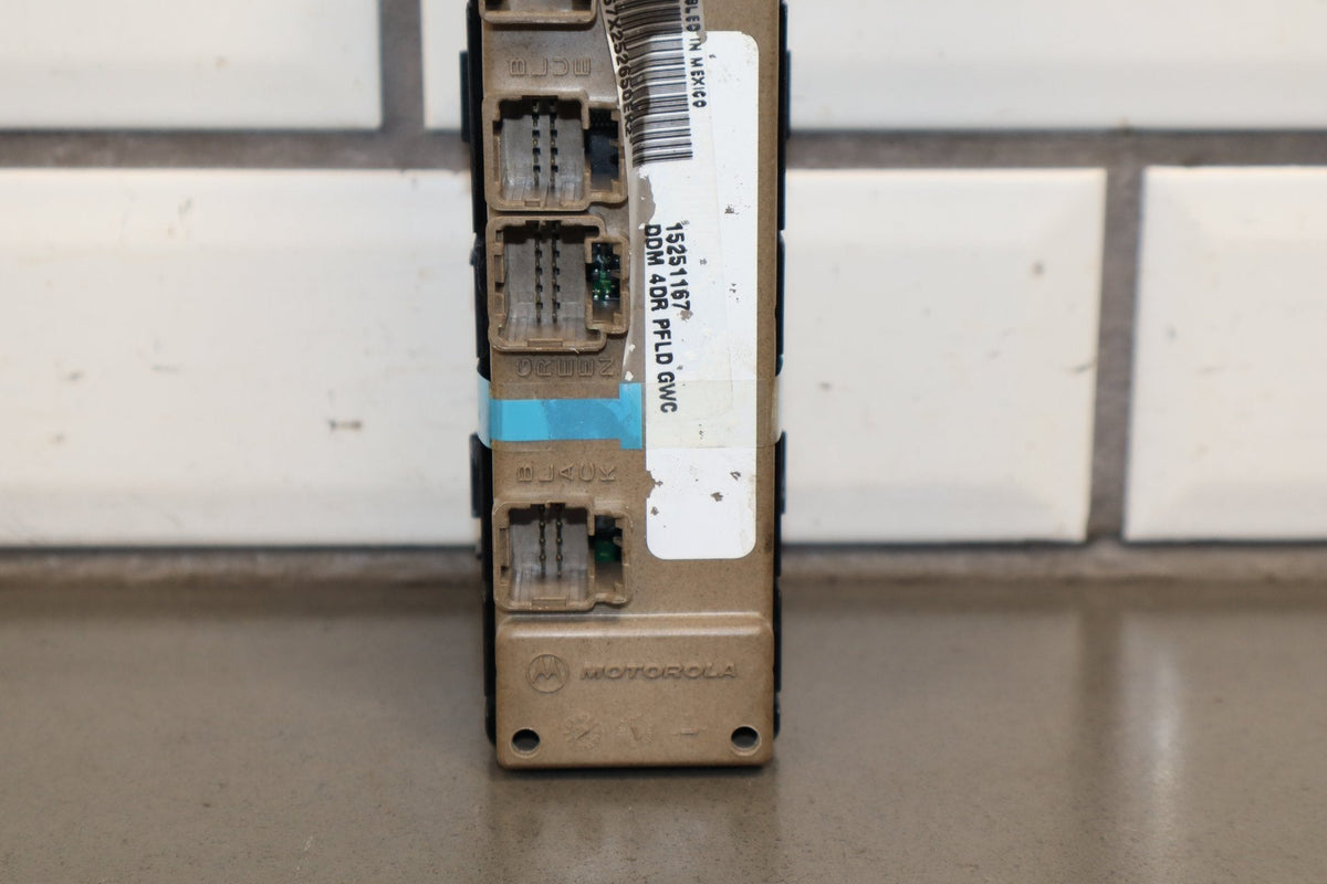 2003-2007 Hummer H2 - Left Front Window Switch W/ Bezel Black