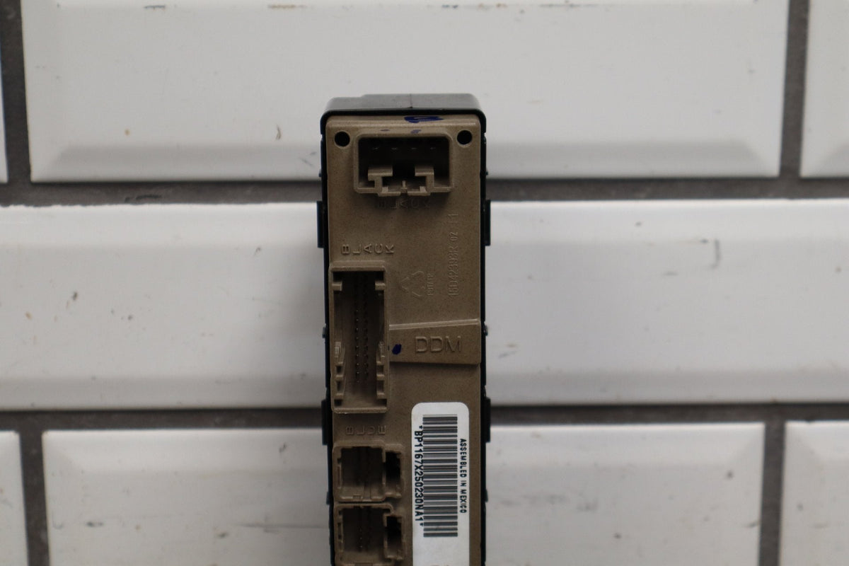 2003-2007 Hummer H2 - Left Front Window Switch W/ Bezel Ebony