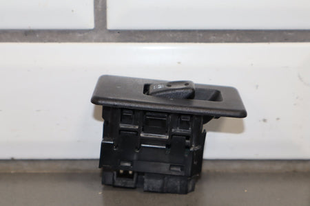 2003-2007 Hummer H2- Left or Right Rear Window Switch 15093146