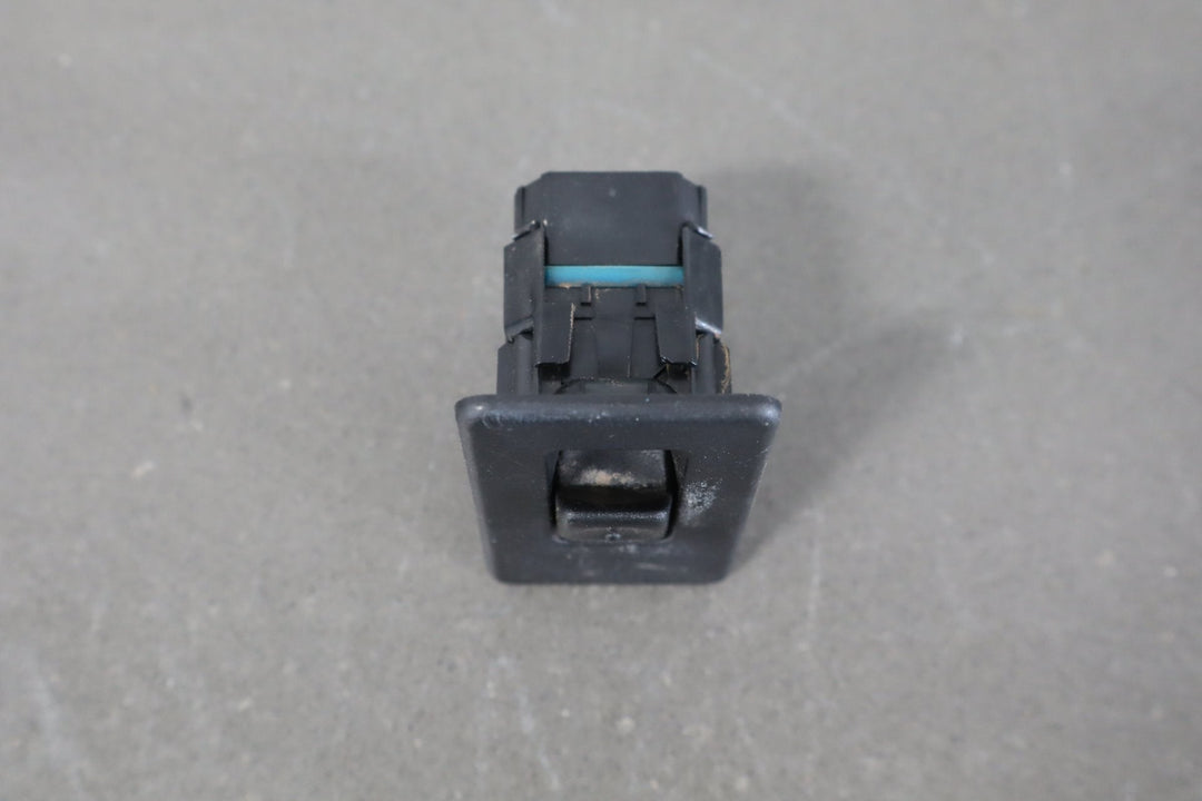 2003 - 2007 Hummer H2 - Left or Right Rear Window Switch 15093146