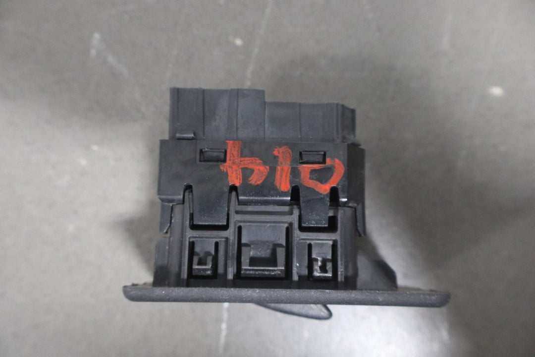 2003 - 2007 Hummer H2 - Left or Right Rear Window Switch 15093146