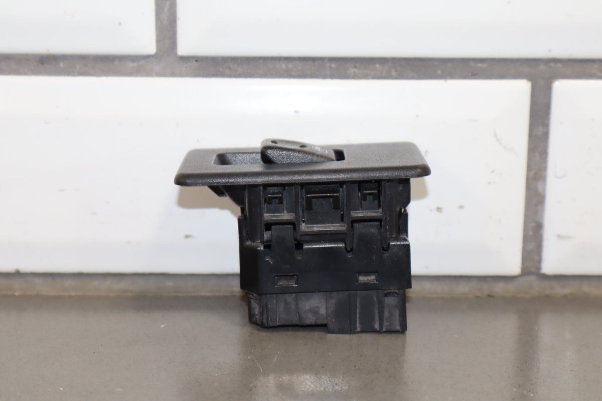 2003-2007 Hummer H2- Left or Right Rear Window Switch 15093146