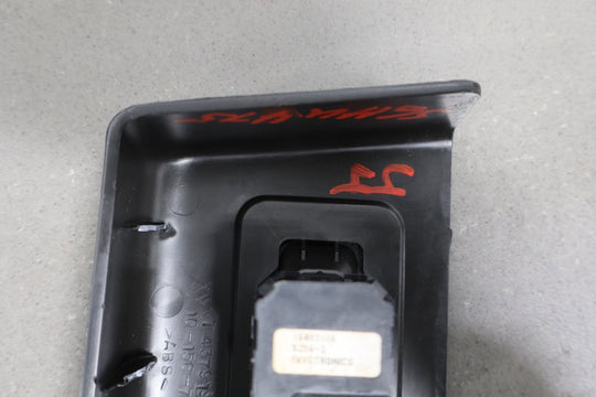 2003 - 2007 Hummer H2 - Left or Right Rear Window Switch 15093146