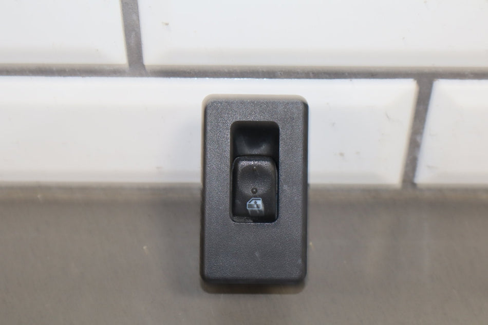 2003-2007 Hummer H2- Left or Right Rear Window Switch 15093146