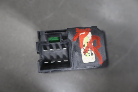 2003 - 2007 Hummer H2 - Left or Right Rear Window Switch 15093146