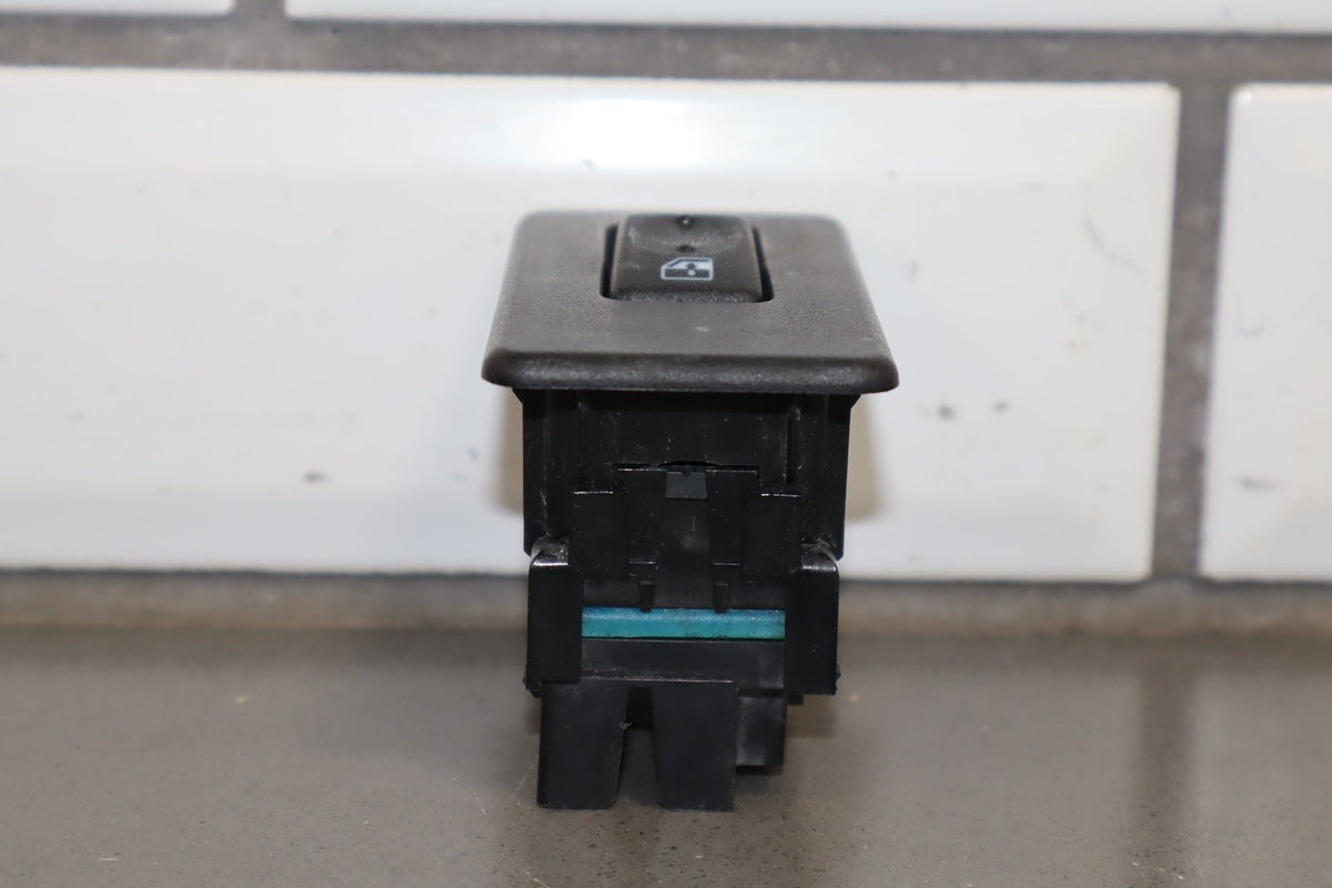 2003-2007 Hummer H2- Left or Right Rear Window Switch 15093146