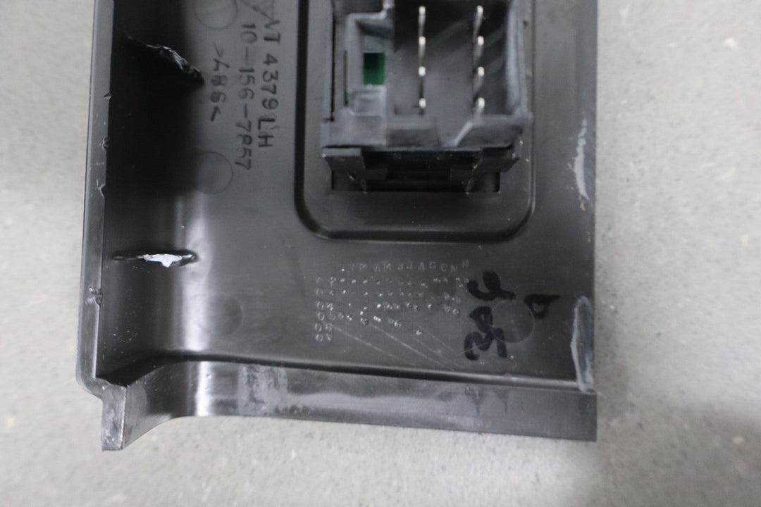 2003 - 2007 Hummer H2 - Left or Right Rear Window Switch 15093146