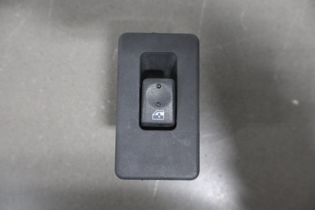 2003 - 2007 Hummer H2 - Left or Right Rear Window Switch 15093146