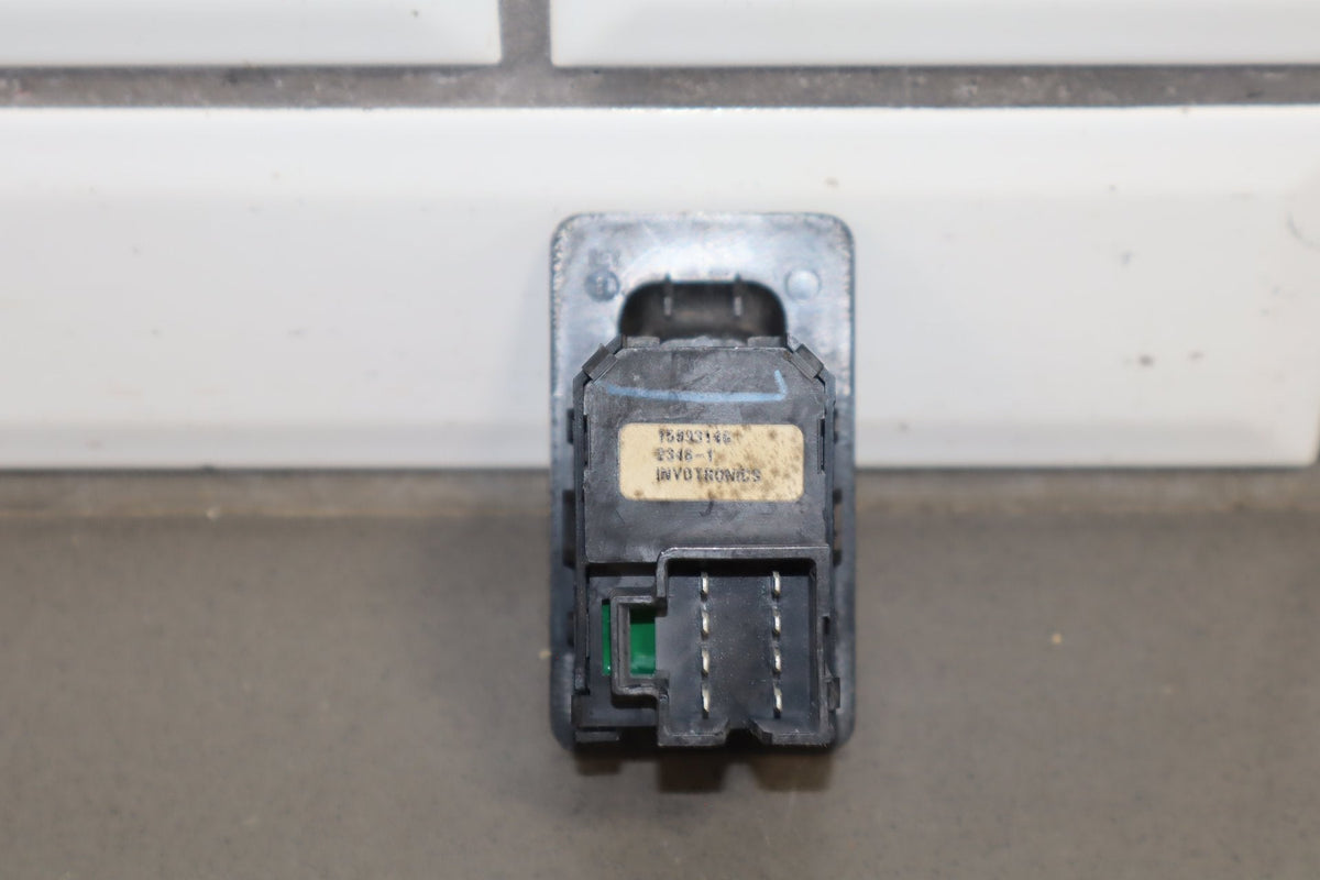 2003-2007 Hummer H2- Left or Right Rear Window Switch 15093146