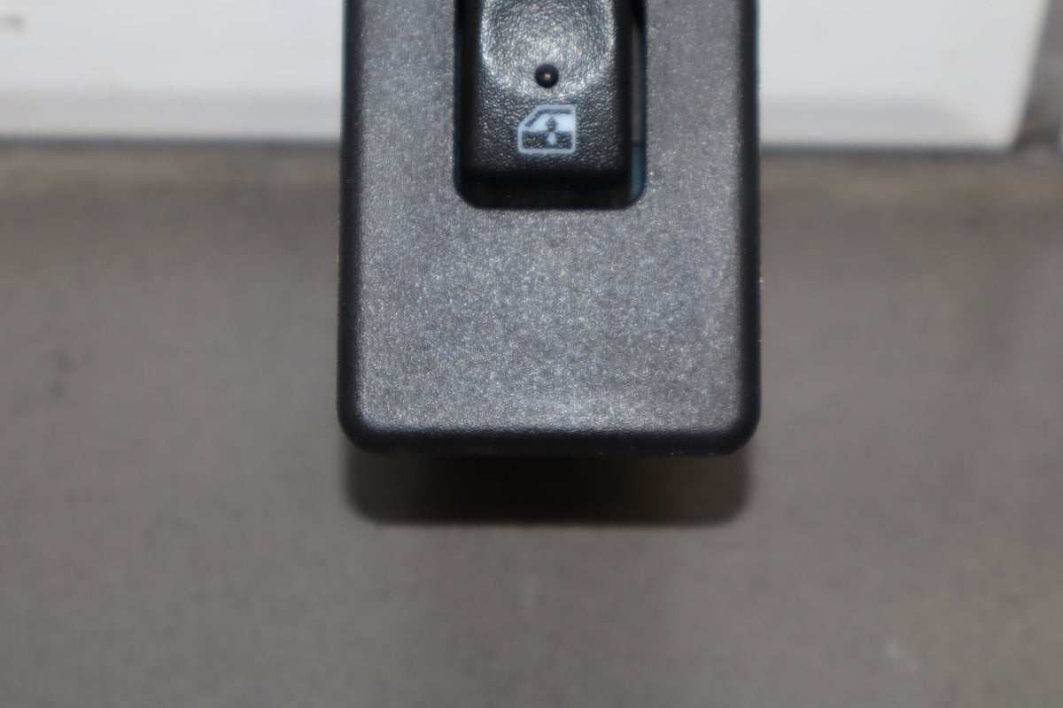 2003-2007 Hummer H2- Left or Right Rear Window Switch 15093146
