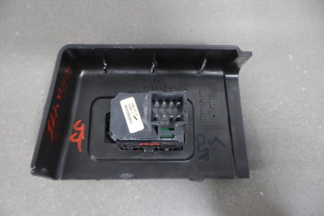 2003 - 2007 Hummer H2 - Left or Right Rear Window Switch 15093146