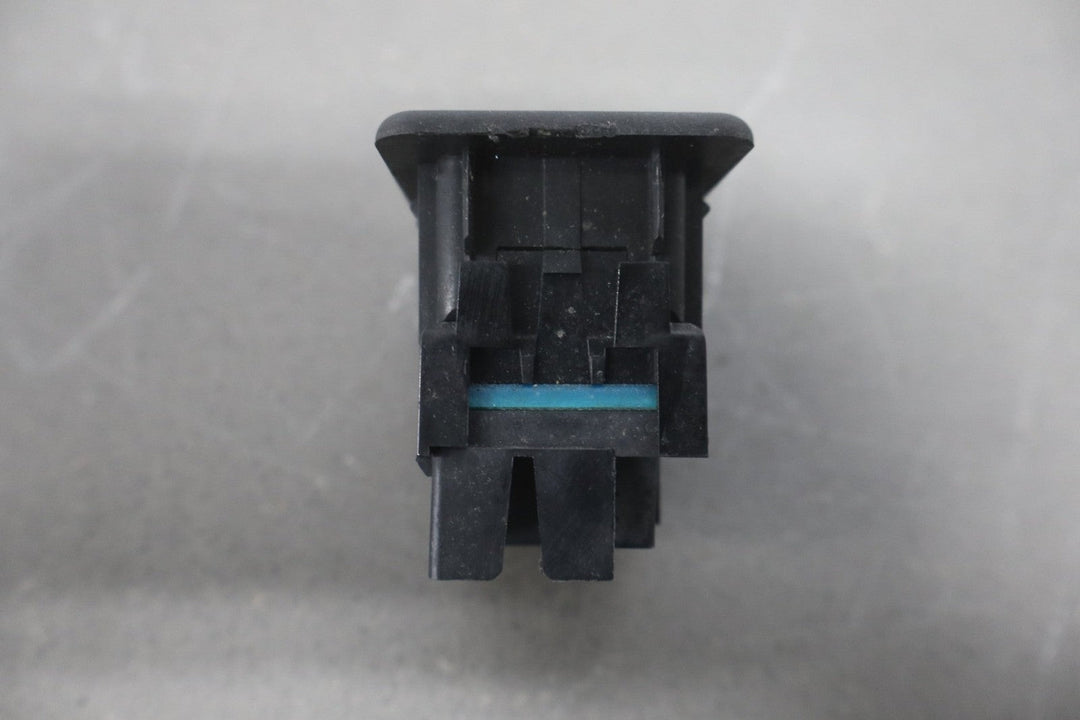 2003 - 2007 Hummer H2 - Left or Right Rear Window Switch 15093146