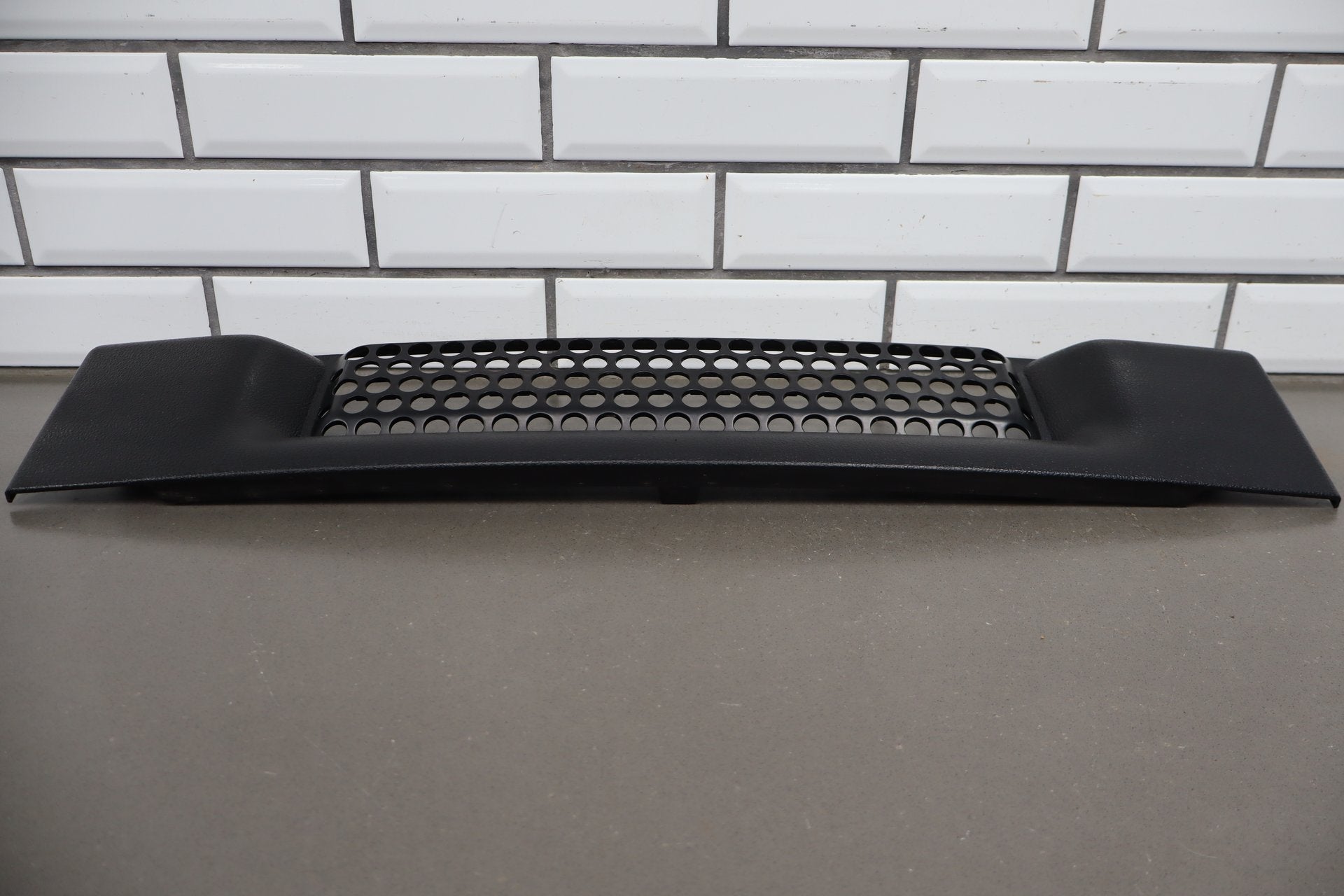 2003-2007 Hummer H2 Lower Front Grille 15078156
