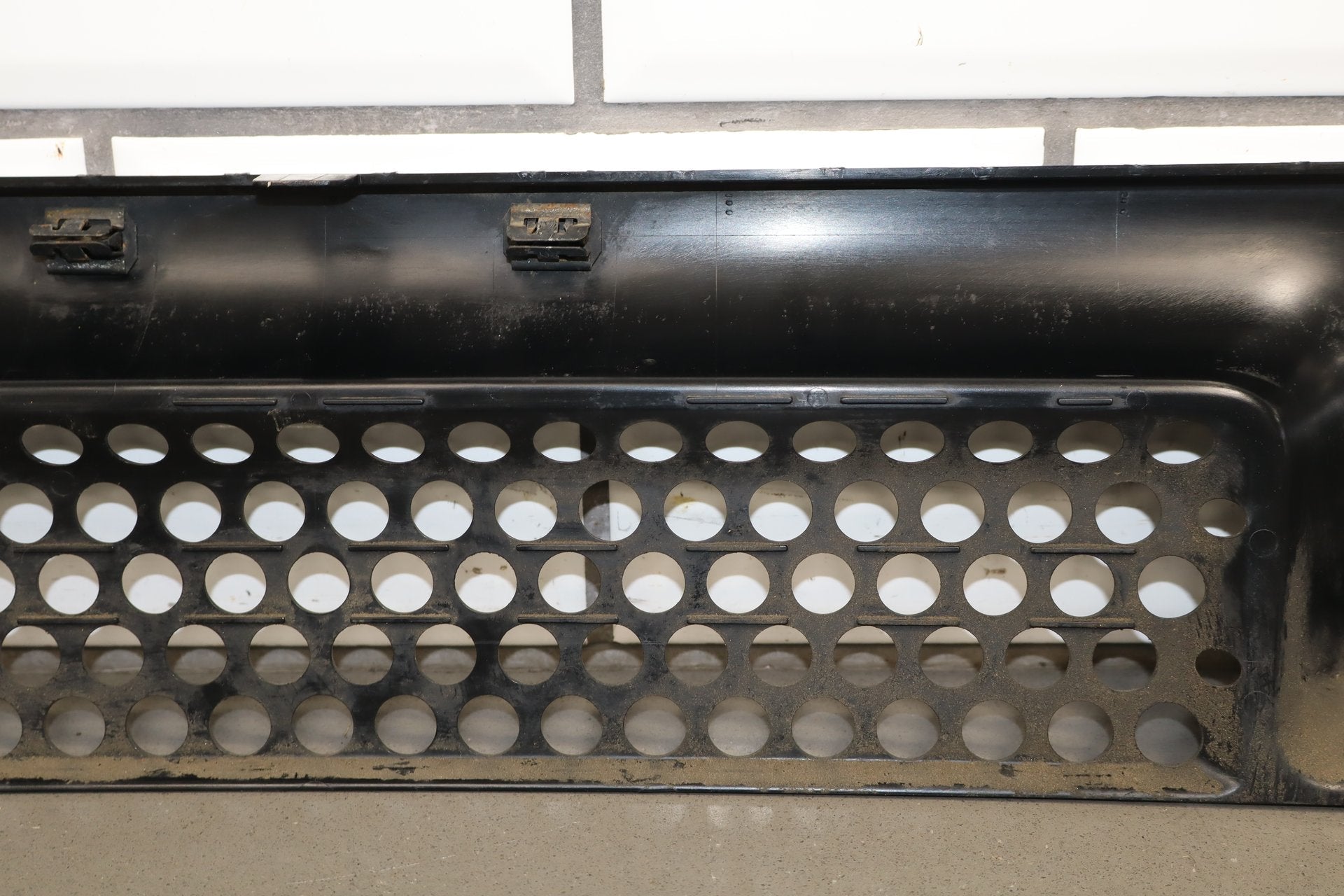 2003-2007 Hummer H2 Lower Front Grille 15078156