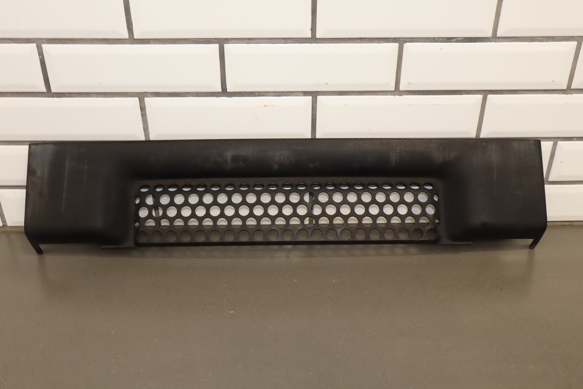 2003-2007 Hummer H2 Lower Front Grille 15078156