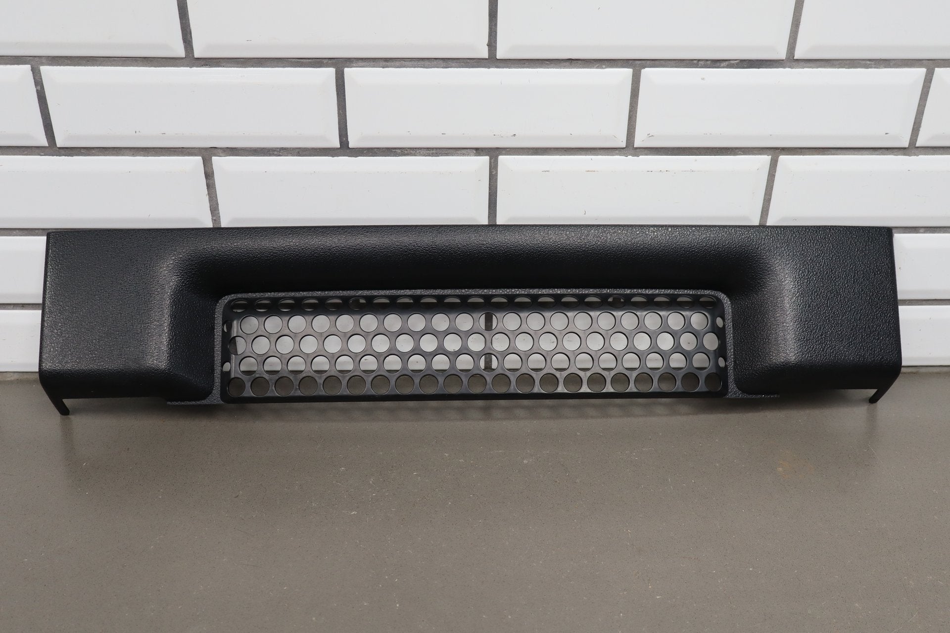 2003-2007 Hummer H2 Lower Front Grille 15078156
