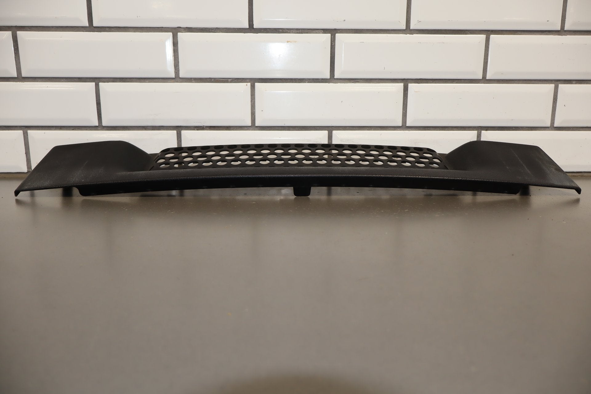 2003-2007 Hummer H2 Lower Front Grille 15078156