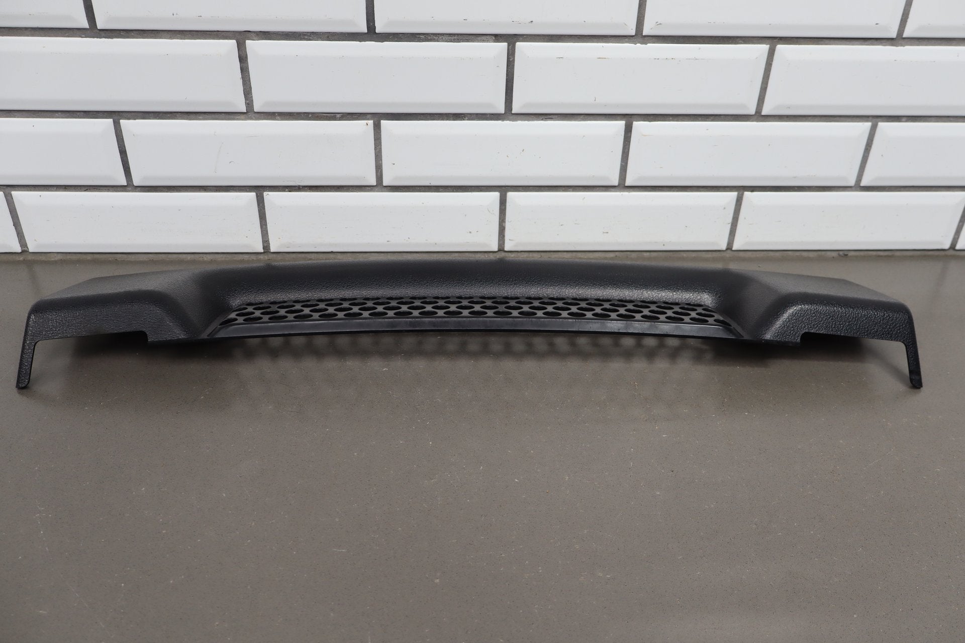 2003-2007 Hummer H2 Lower Front Grille 15078156