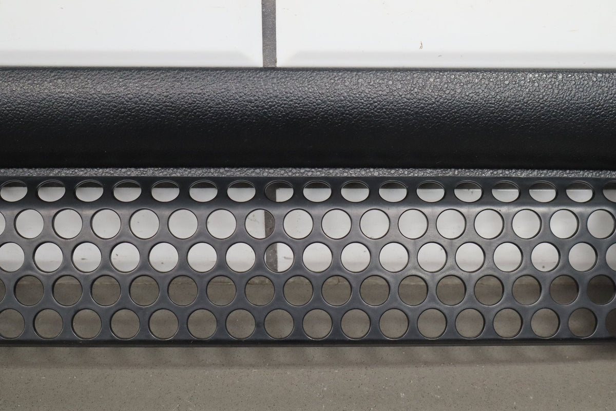 2003-2007 Hummer H2 Lower Front Grille 15078156