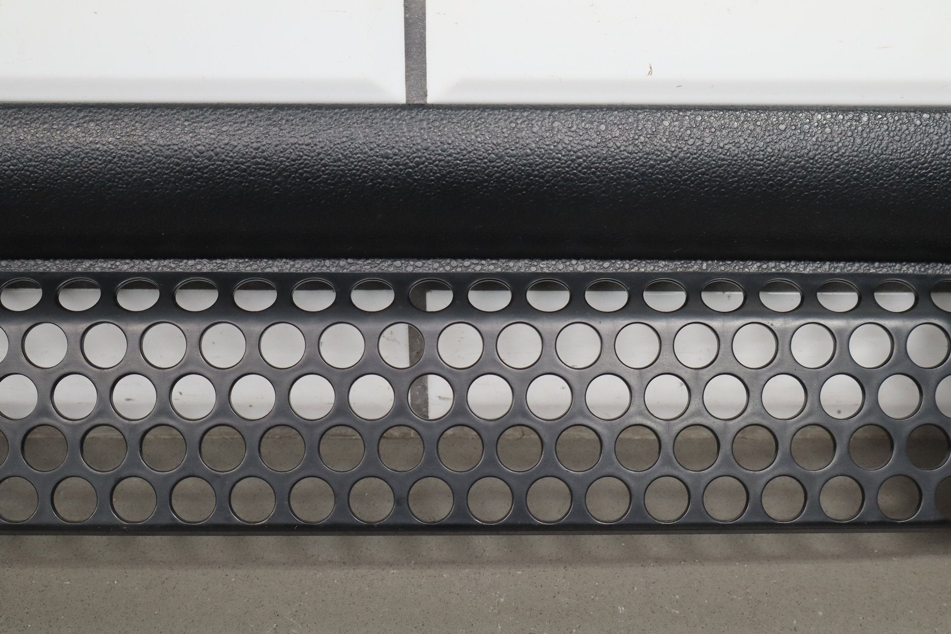 2003-2007 Hummer H2 Lower Front Grille 15078156
