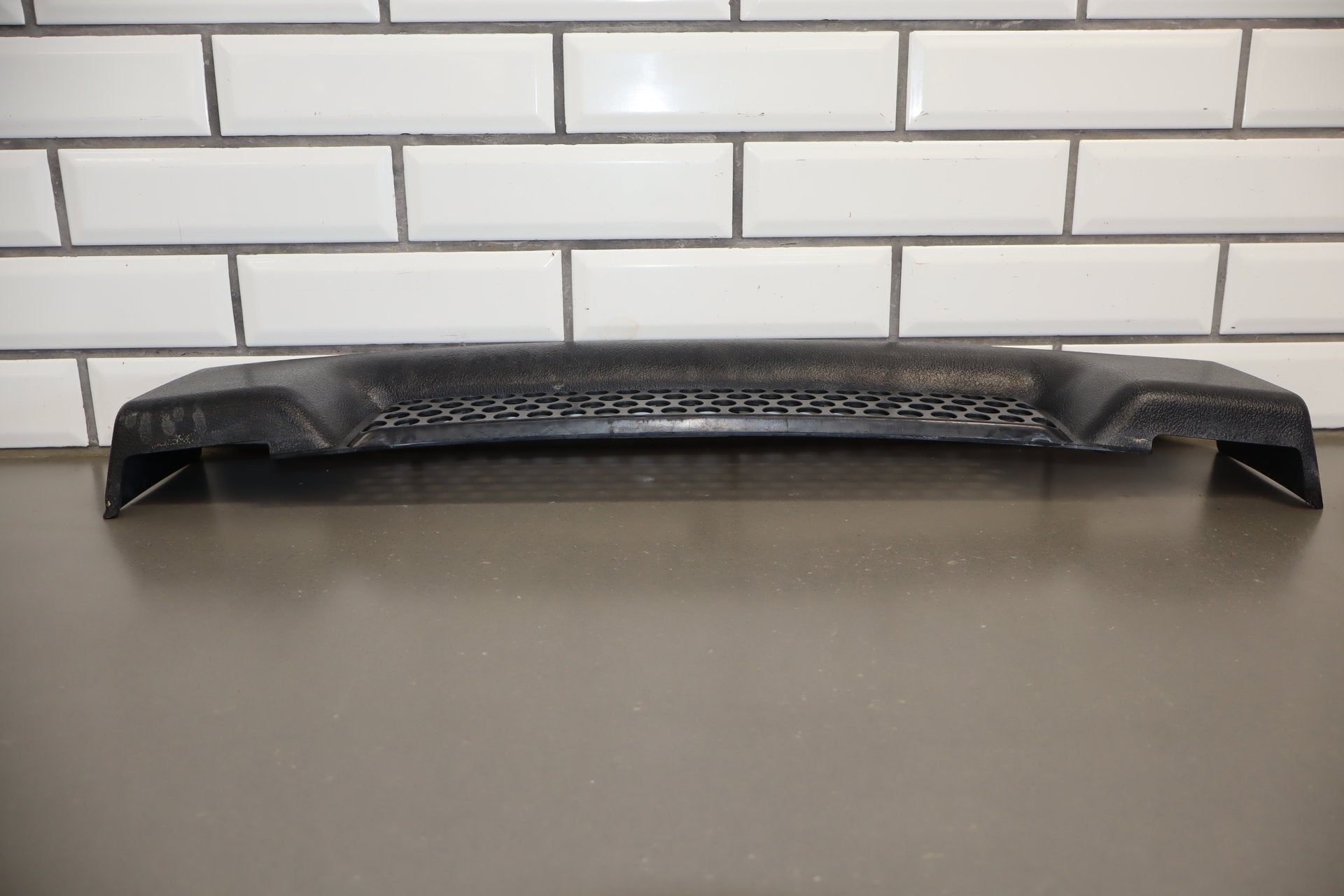 2003-2007 Hummer H2 Lower Front Grille 15078156