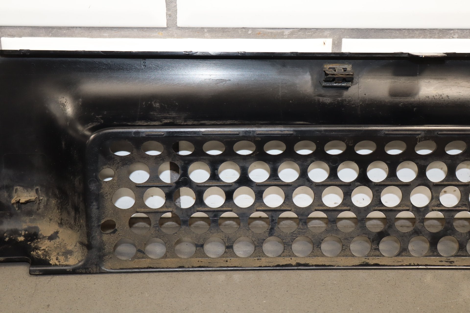 2003-2007 Hummer H2 Lower Front Grille 15078156
