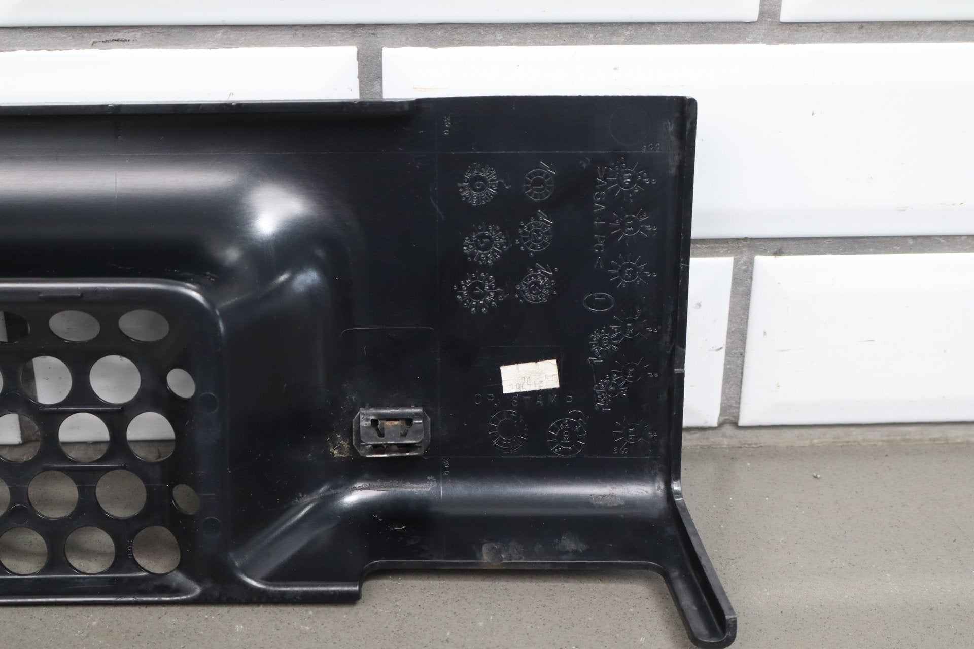 2003-2007 Hummer H2 Lower Front Grille 15078156