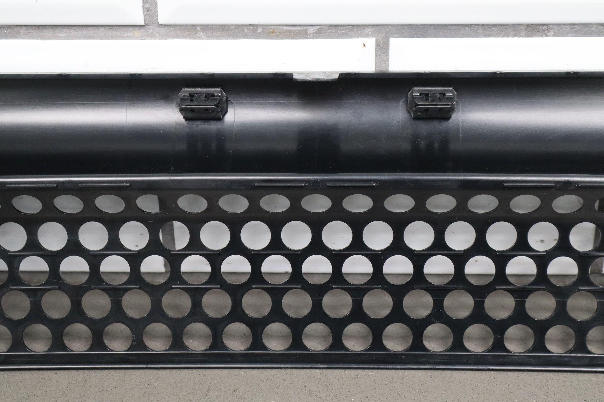 2003-2007 Hummer H2 Lower Front Grille 15078156