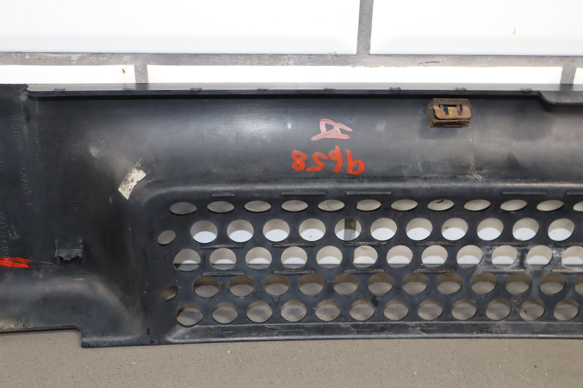 2003-2007 Hummer H2 Lower Grille 15078155