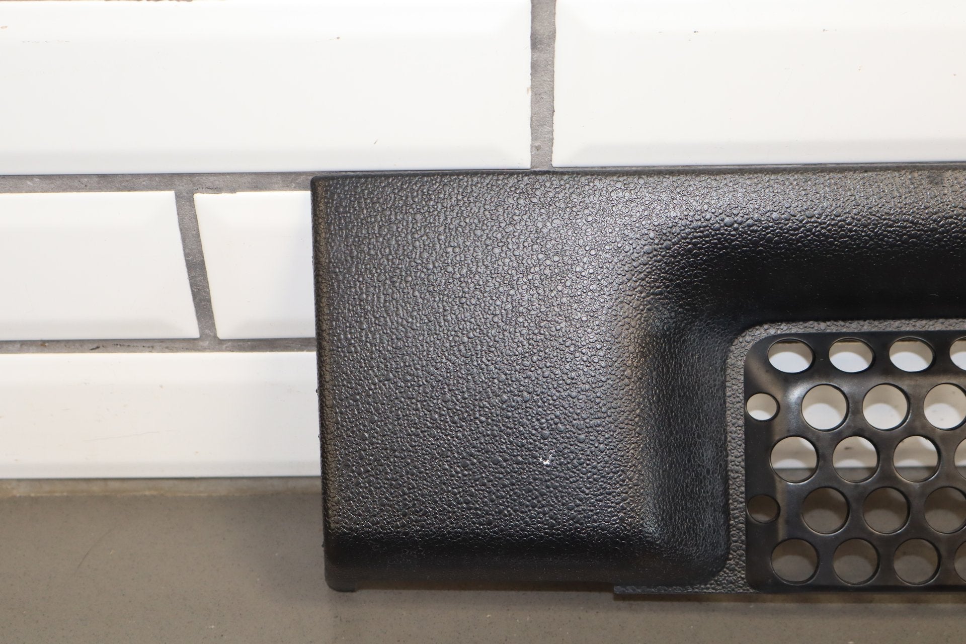2003-2007 Hummer H2 Lower Grille 15078155