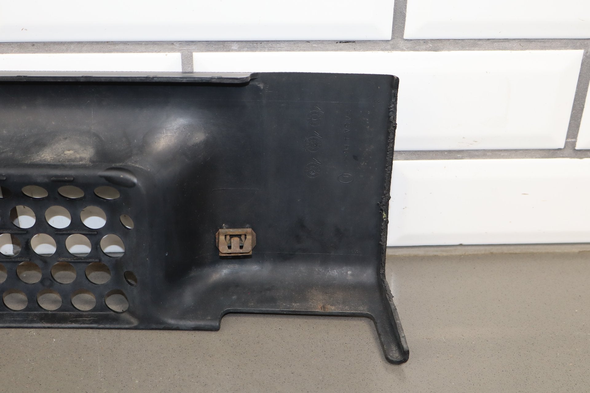 2003-2007 Hummer H2 Lower Grille 15078155