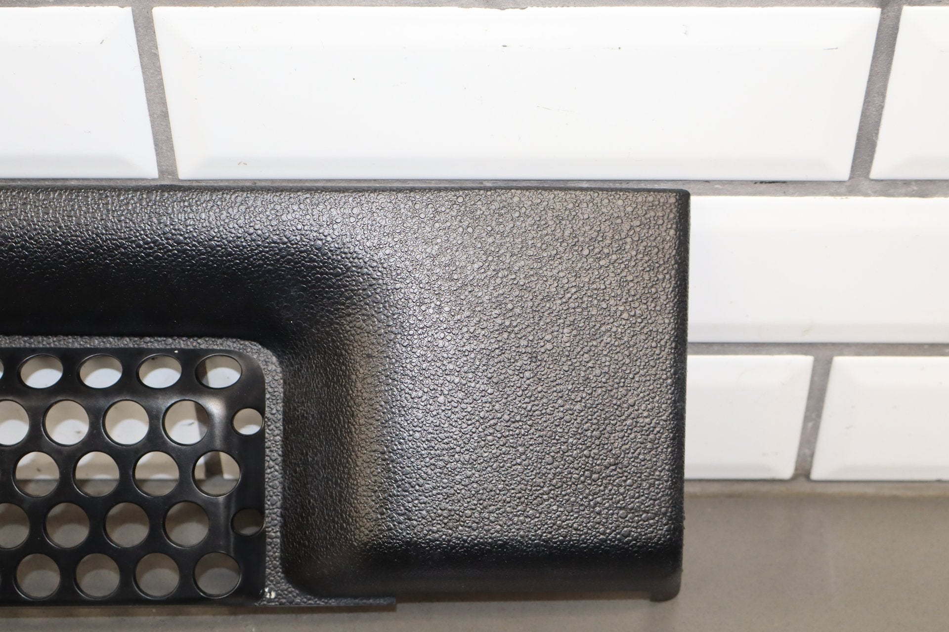 2003-2007 Hummer H2 Lower Grille 15078155