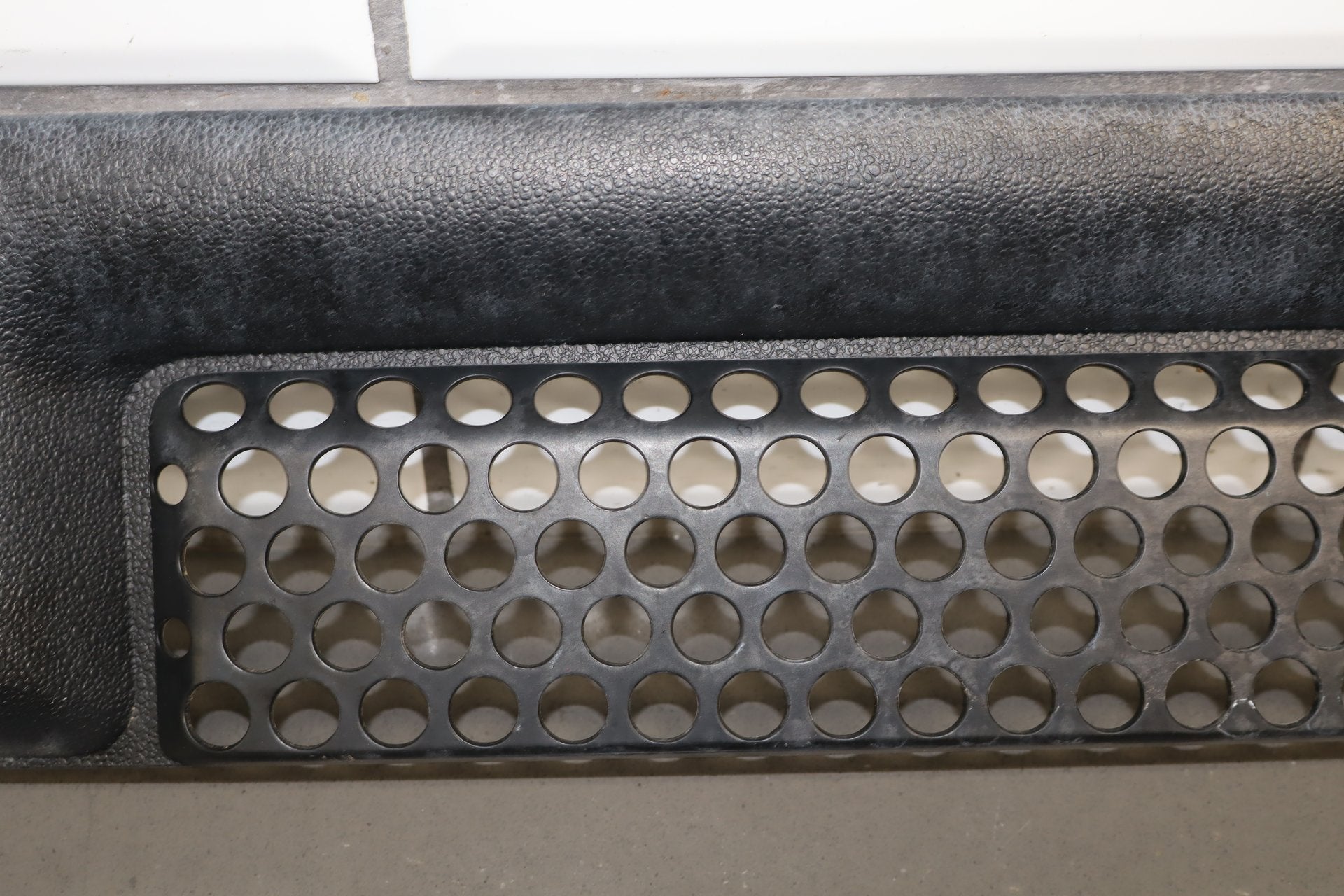2003-2007 Hummer H2 Lower Grille 15078155