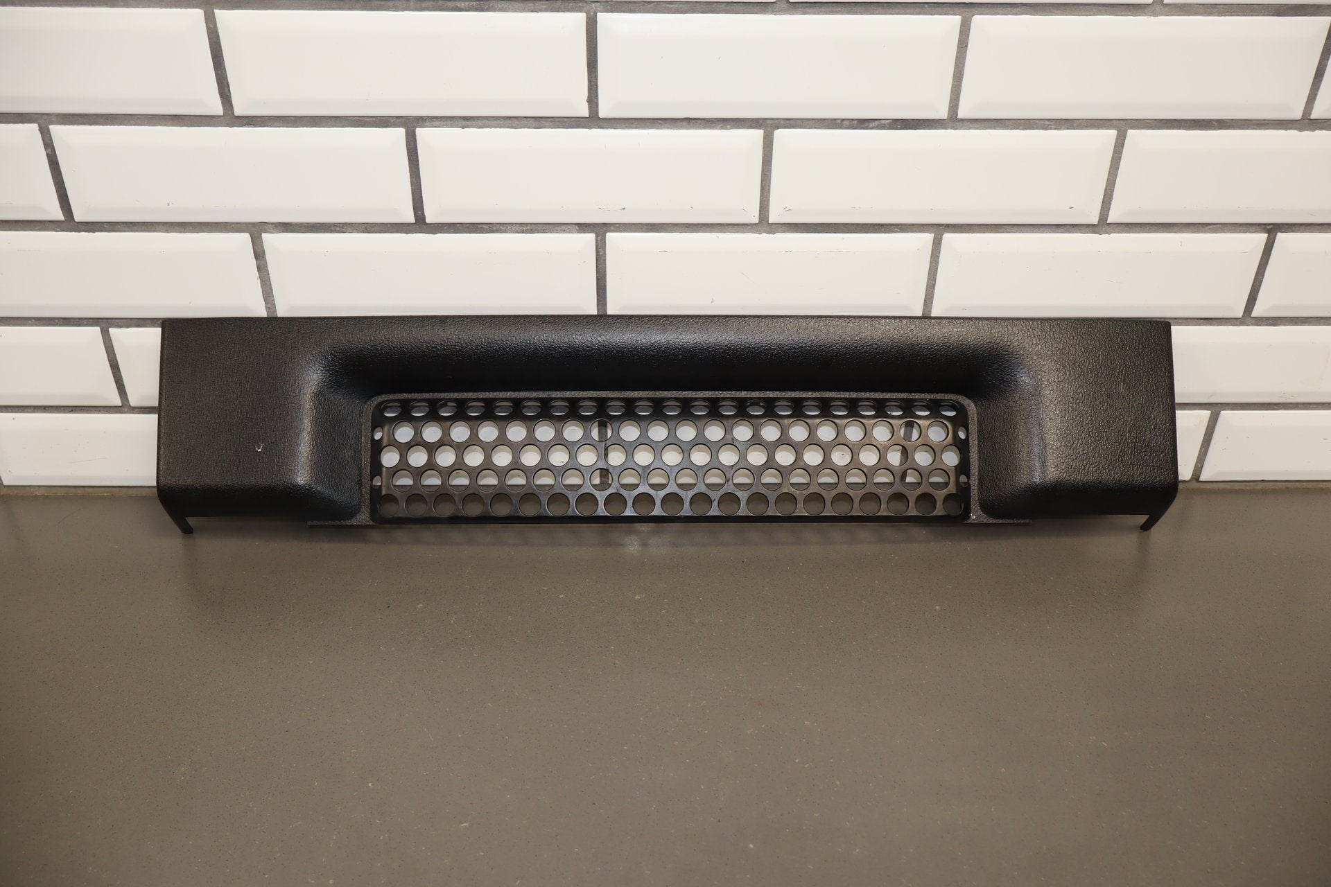 2003-2007 Hummer H2 Lower Grille 15078155