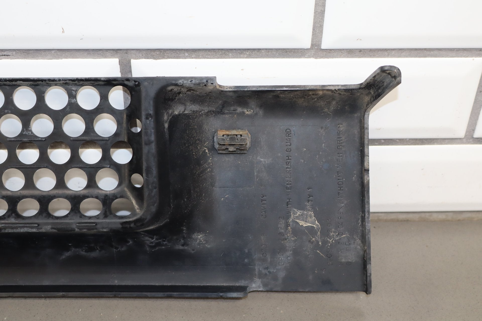 2003-2007 Hummer H2 Lower Grille 15078155