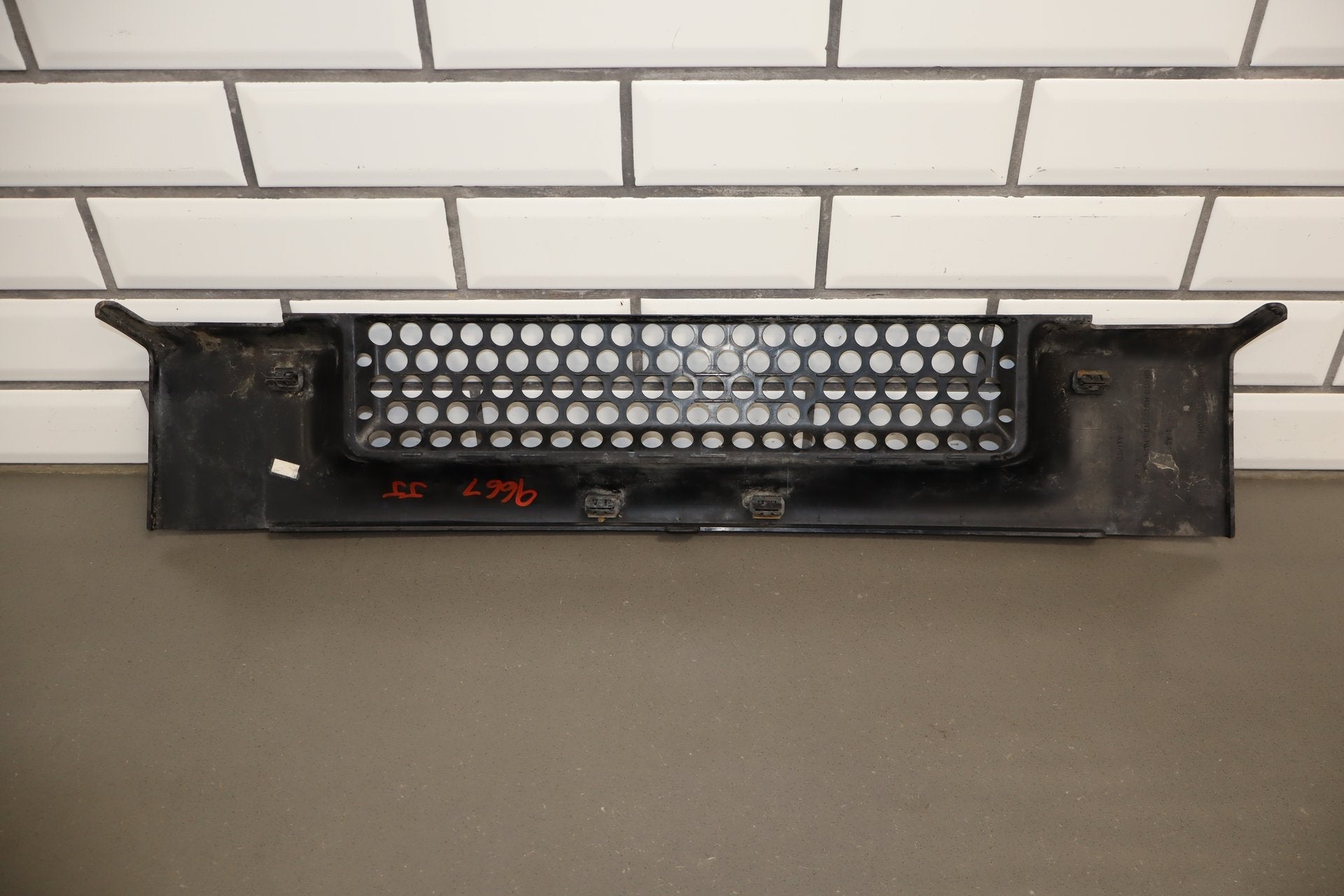 2003-2007 Hummer H2 Lower Grille 15078155