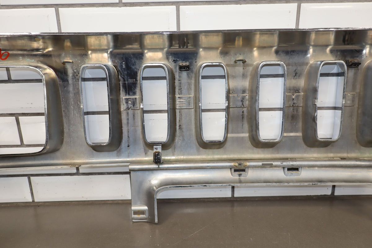 2003-2007 Hummer H2 Main Chrome Radiator Grille 15777617 - Chips, Bubbling