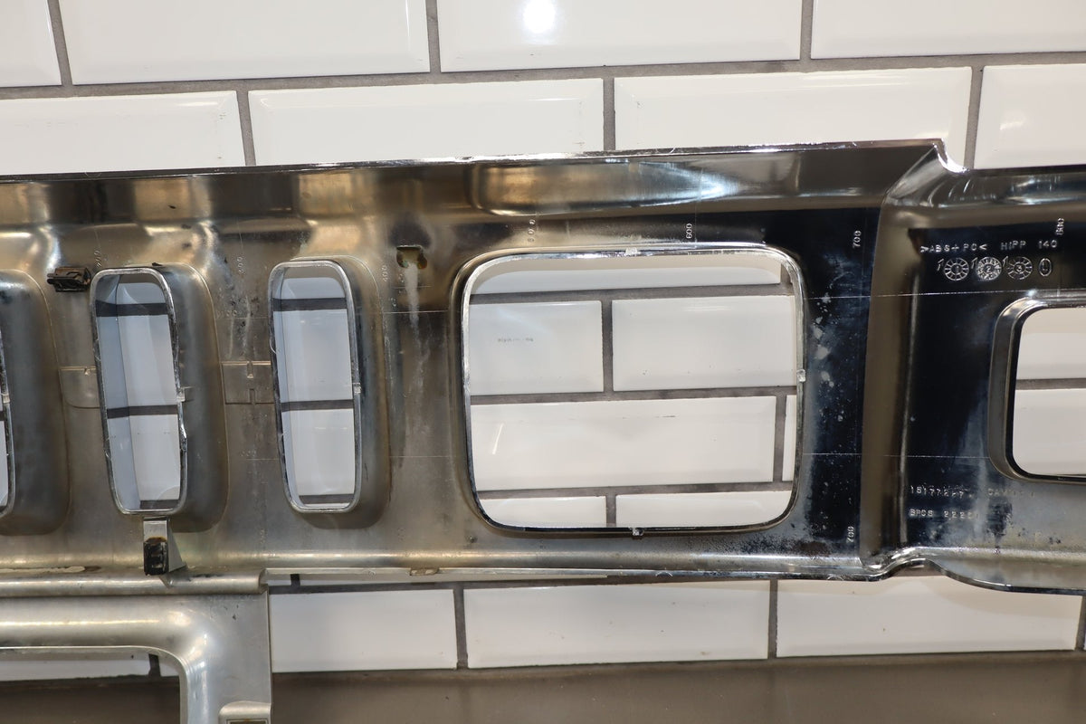 2003-2007 Hummer H2 Main Chrome Radiator Grille 15777617 - Chips, Bubbling