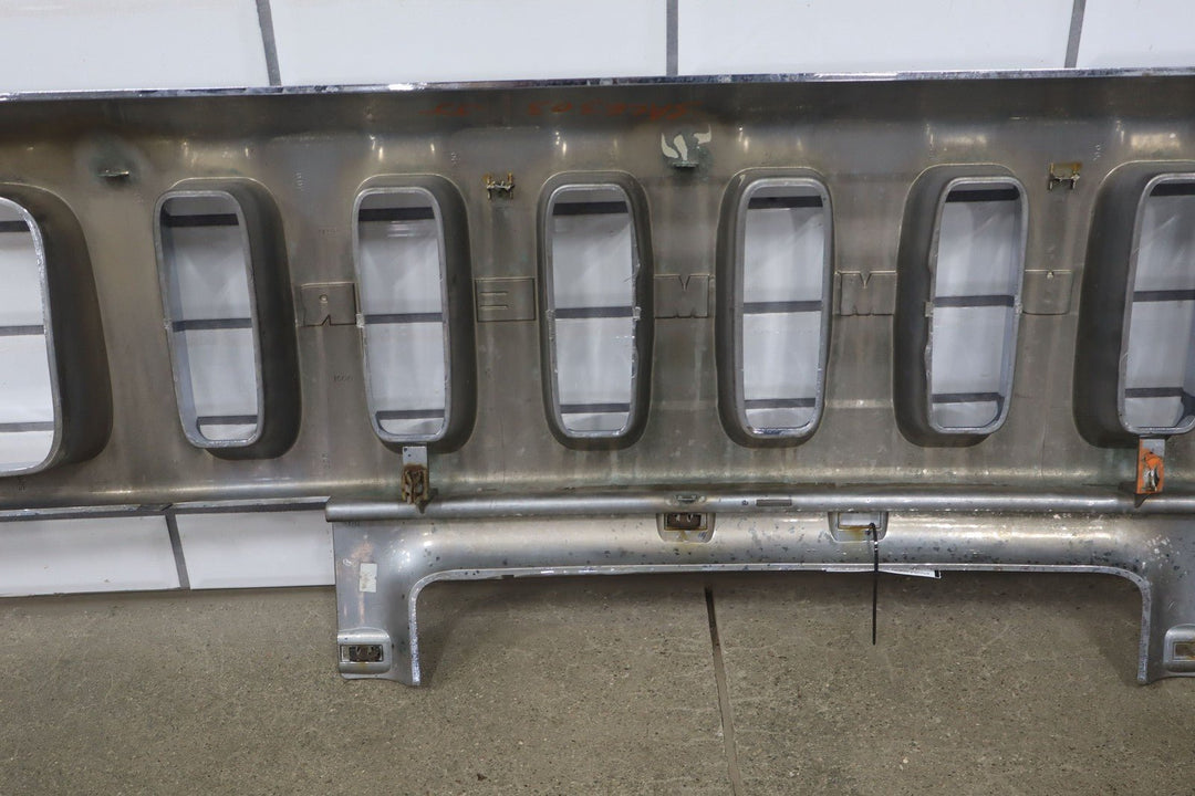 2003 - 2007 Hummer H2 OEM Upper Headlight Bumper Chrome Grille *1 Broken Tab*