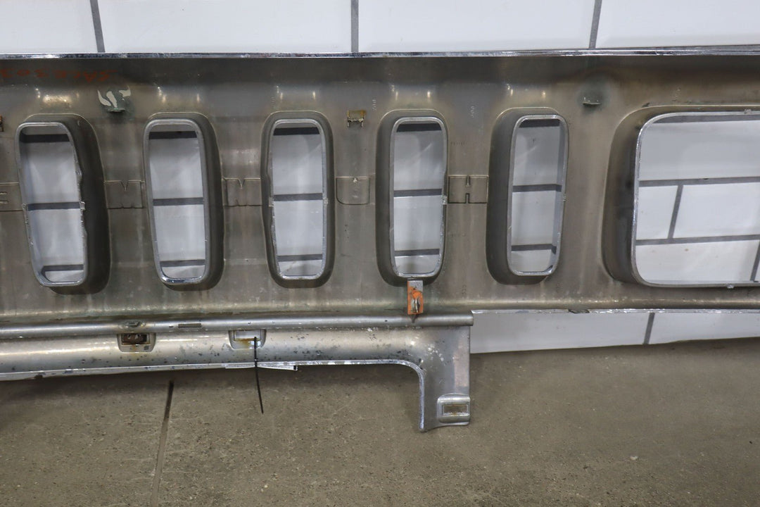 2003 - 2007 Hummer H2 OEM Upper Headlight Bumper Chrome Grille *1 Broken Tab*