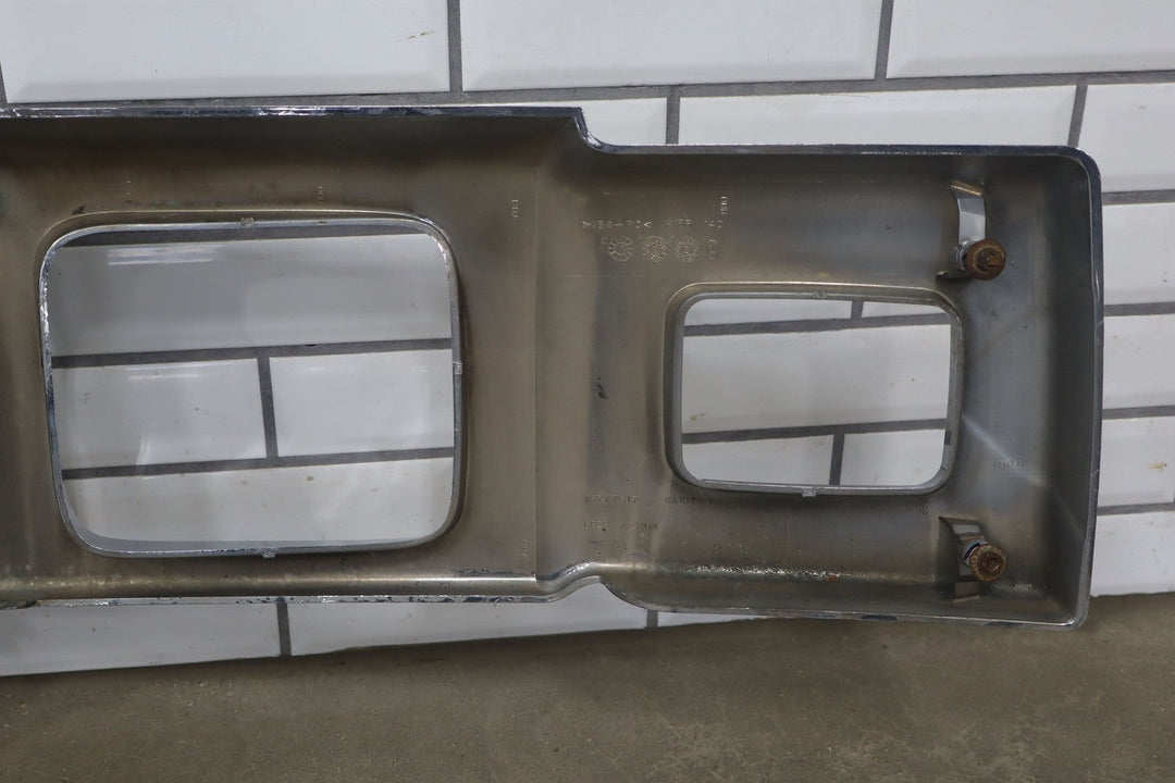 2003 - 2007 Hummer H2 OEM Upper Headlight Bumper Chrome Grille *1 Broken Tab*