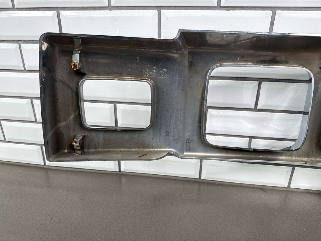 2003 - 2007 Hummer H2 OEM Upper Headlight Bumper Grille (Chrome) *Weathered*