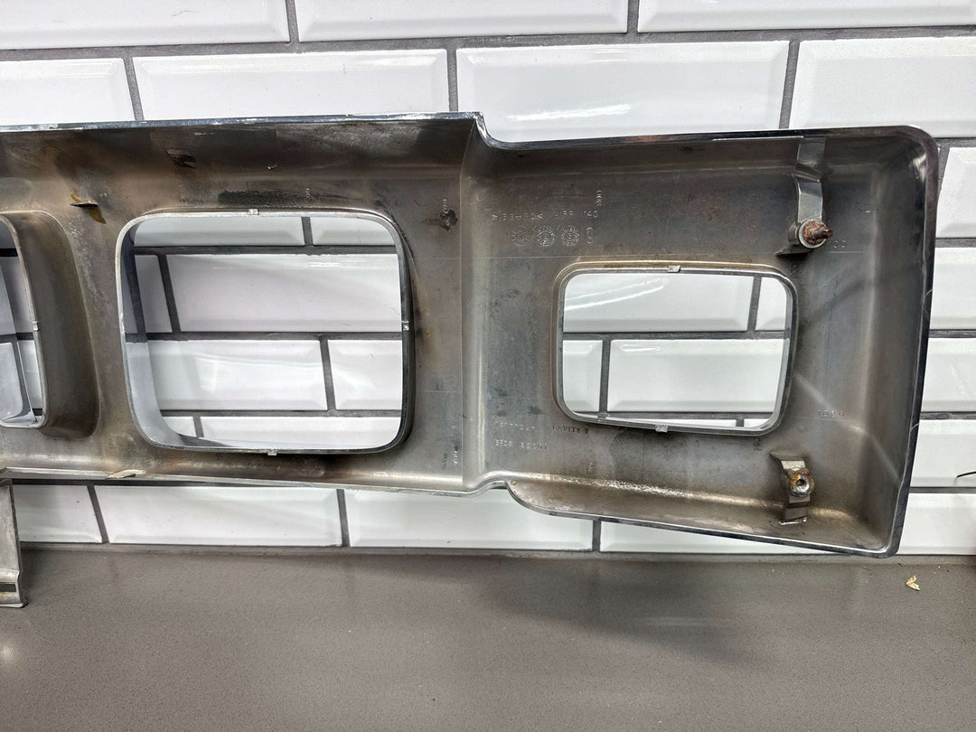 2003 - 2007 Hummer H2 OEM Upper Headlight Bumper Grille (Chrome) *Weathered*