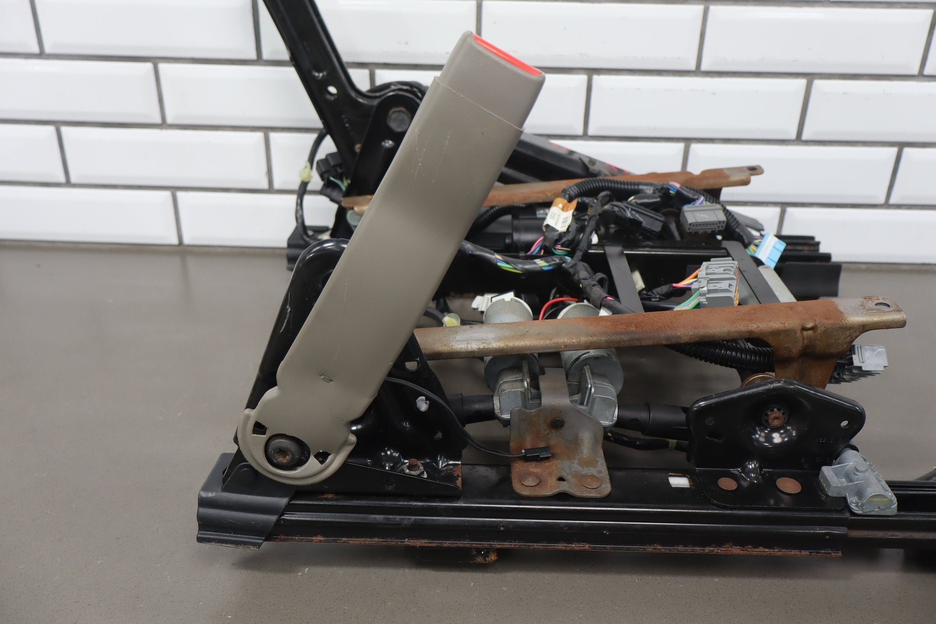 2003-2007 Hummer H2 Passenger Front Seat Track 19127253