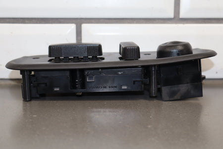2003-2007 Hummer H2- Passenger Right Power Seat Adjuster Switch W/ Bezel